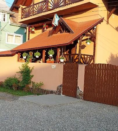 Loerincz Vendeghaz Hotel Corund  Exterior photo