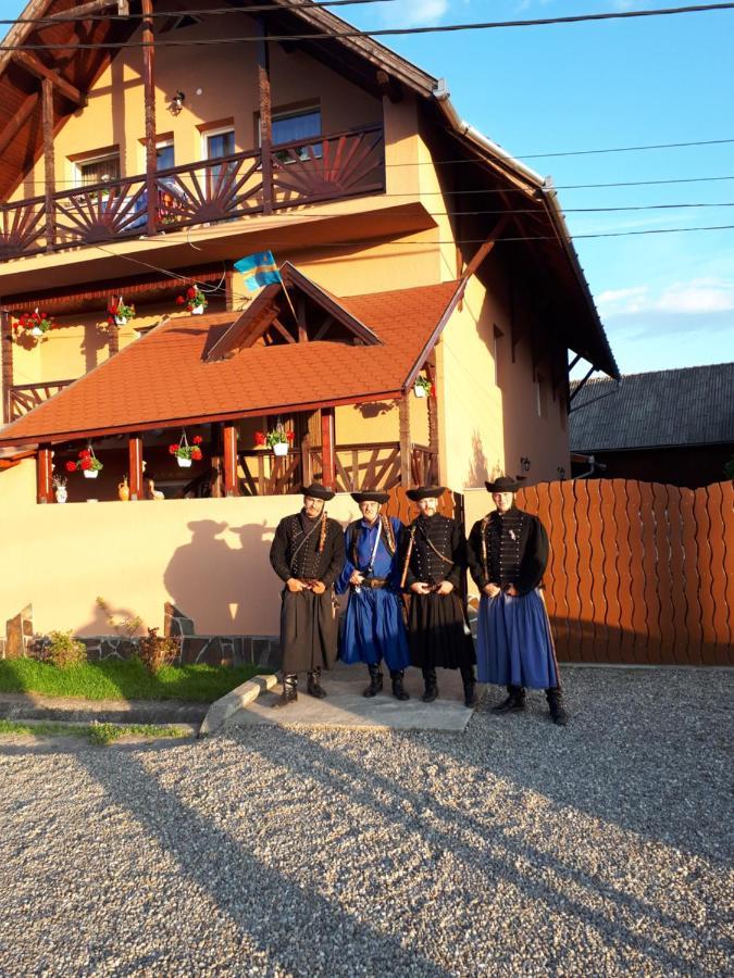 Loerincz Vendeghaz Hotel Corund  Exterior photo
