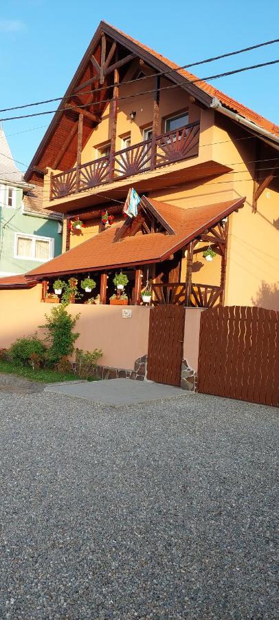 Loerincz Vendeghaz Hotel Corund  Exterior photo